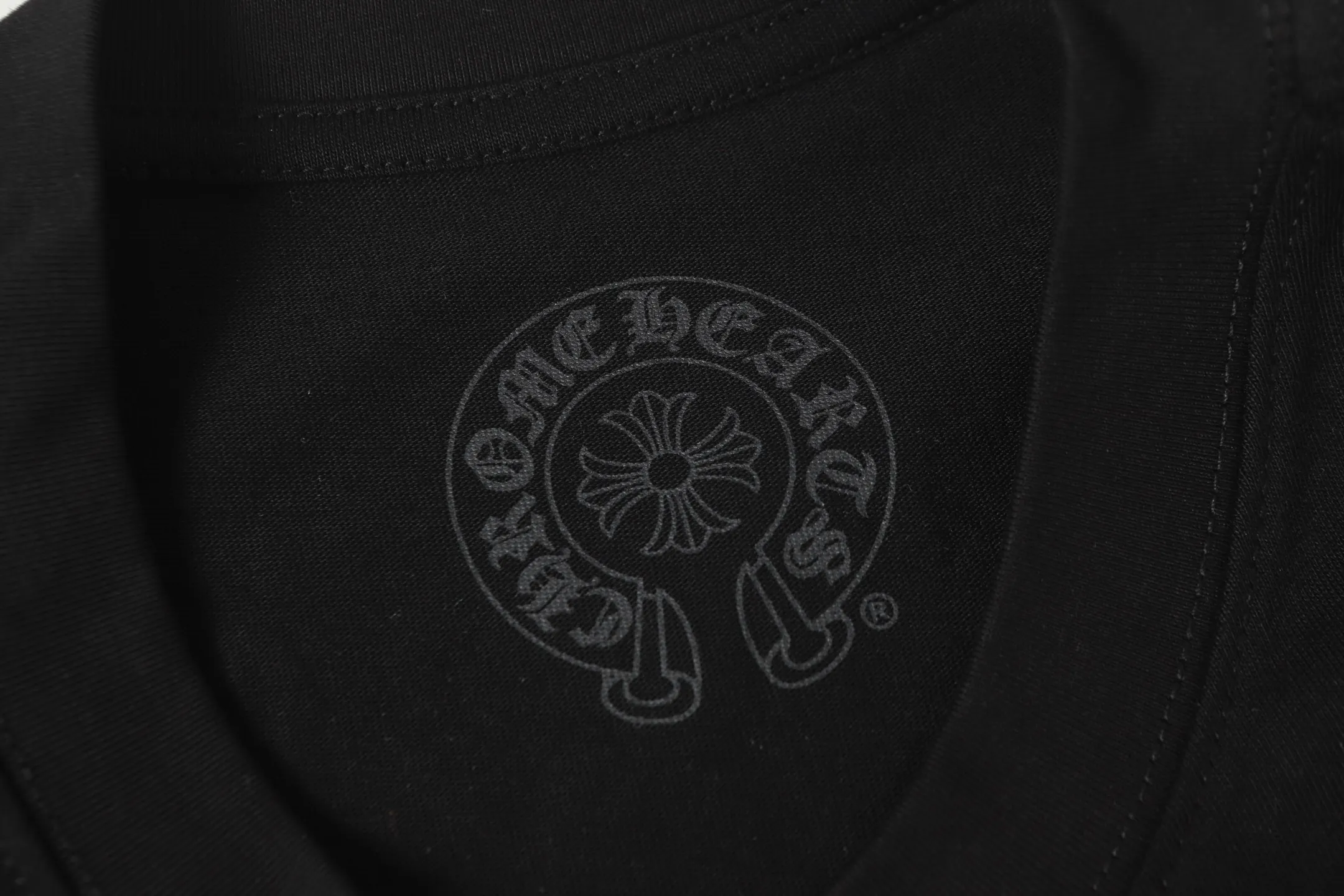 P150 Chrome Hearts CH Chrome Hearts Sanskrit printed short-sleeved T-shirt. Adopts imported direct-injection technology. Correct configuration. Black 2025 Chrome Hearts ZP packaging bag. 240 grams of custom-dyed double-yarn cotton. Large version. Loose and stylish. Different from lower versions, slim and long version with upper body and lower hips. 100% commitment: top quality. Not fast food. Highest version on the market. Top quality - different from ordinary versions in the market. If you care about quality, you should also respect the price. Absolutely 0 after-sales service and 0 return rate so far. It’s hard not to love the style - 240 grams of custom-dyed double yarn fabric - Correct high-density main mark, washed tag, hand-sewn